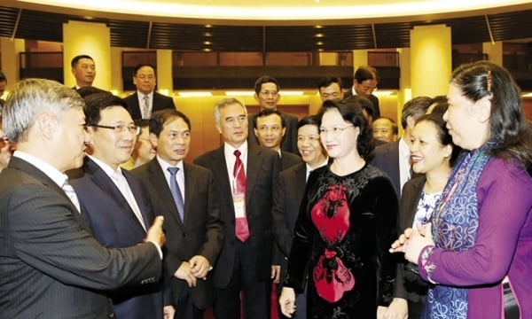 Chủ tịch Quốc hội gặp mặt các đại biểu dự Hội nghị ngoại giao